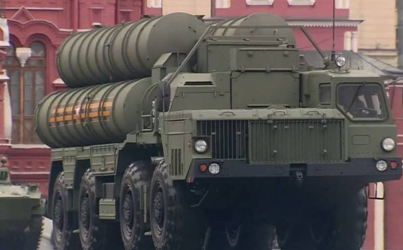 Hệ thống phòng không S-400 vẫn là điểm nhấn của cuộc duyệt binh năm nay.