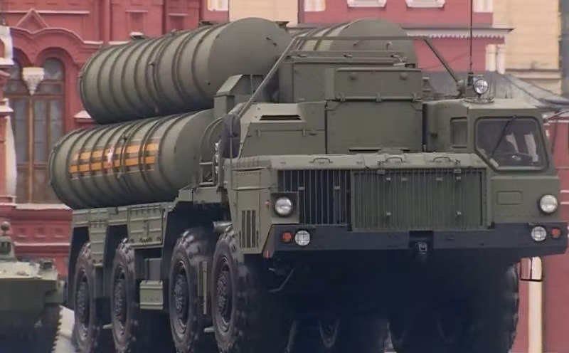 Hệ thống phòng không S-400 vẫn là điểm nhấn của cuộc duyệt binh năm nay.