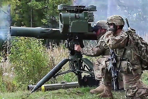 Mặc dù ra đời đã hơn nửa thế kỷ, nhưng tên lửa chống tăng TOW vẫn là vũ khí chống chống tăng nguy hiểm nhất trên thế giới hiện nay. Nhưng liệu nó có đủ khả năng chống lại T-14 Armata, siêu tăng bí ẩn mới của Nga? Hãy so sánh các đặc điểm của TOW với khả năng phòng thủ của Armata và xem chúng có xứng là đối thủ của nhau.