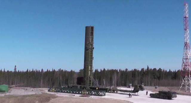 Theo báo chí Anh, Nga hiện đang tiến hành thử nghiệm những bước cuối cùng của mẫu tên lửa đạn đạo xuyên lục địa RS-28 Sarmat mới nhất; loại tên lửa mới này có thể mang theo 10 đầu đạn hạt nhân cỡ lớn, và diện tích phá hủy do chỉ một quả RS-28 gây ra, đã tương đương với diện tích của toàn bộ lãnh thổ nước Pháp.