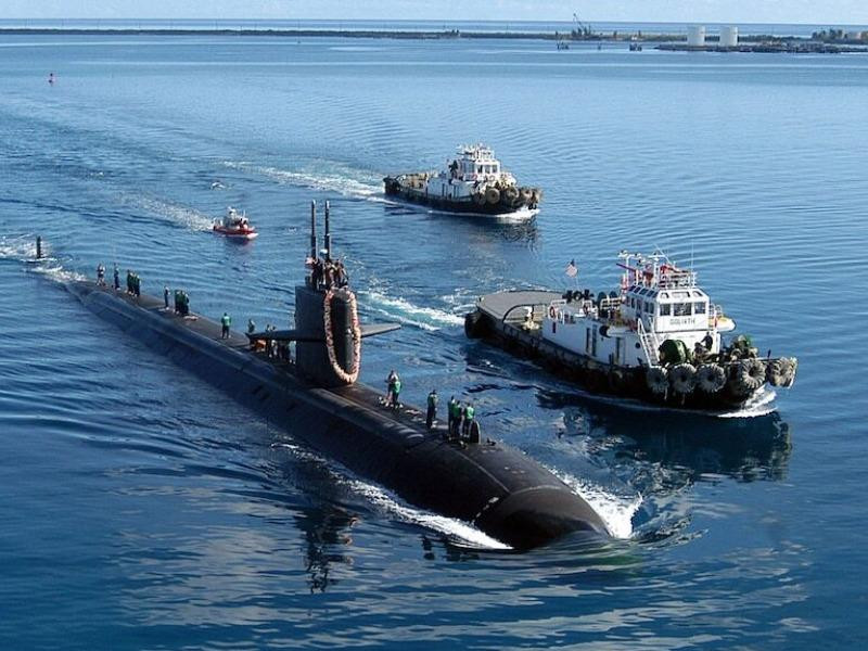 Hải quân Australia đã phát hiện ra những khiếm khuyết trong quá trình hàn thân tàu lớp Collins, làm ảnh hưởng đến độ bền của thân tàu. Các vấn đề với thiết kế chân vịt của tàu, các miếng đệm trục chân vịt, động cơ diesel của tàu phụ cũng yêu cầu thiết kế lại.