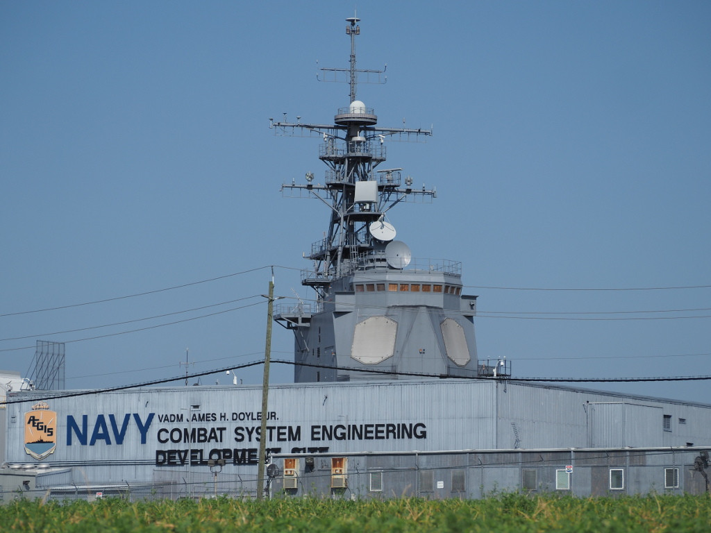 Ngoài ra, Hải quân Mỹ còn mở rộng hệ thống phòng thủ ra các đảo khác, như đảo Tinian, cách Guam khoảng 160 km về phía bắc. Bộ Tư lệnh Ấn Độ Dương - Thái Bình Dương của Mỹ cho biết, chỉ riêng hệ thống Aegis trên đất liền ở Guam sẽ cần ít nhất khoản kinh phí khoảng 1,6 tỷ USD.