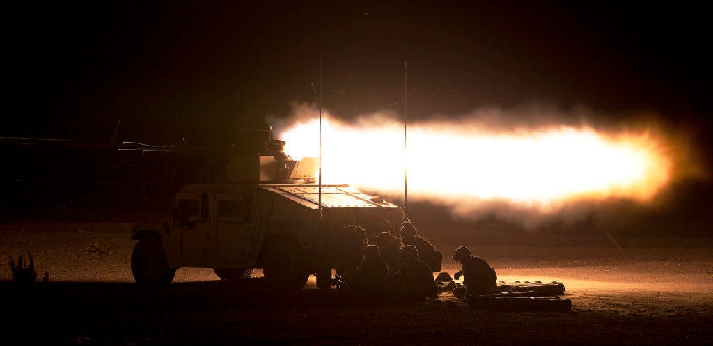 Các tên lửa chống tăng TOW có thể được gắn trên xe và máy bay trực thăng, có tầm hoạt động hơn 4 km. Điều này cho phép lính bộ binh có thể bắn xa hơn khoảng cách mà xe tăng có thể bắn trúng họ.