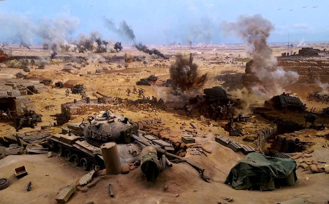 Chiến lược này đã được thể hiện trong Chiến tranh Ả Rập-Israel năm 1967, trong đó Israel đã có chiến thắng vang dội trước Ai Cập, Syria và Jordan. Kể từ đó, Israel đã cố gắng duy trì lợi thế quân sự chất lượng và cân bằng quyền lực khu vực thuận lợi cho mình, trong cuộc đối đầu với các nước láng giềng Ả Rập.