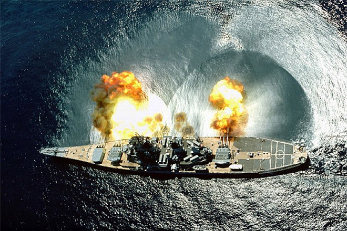 Thiết giáp hạm New Jersey từng tham gia các hoạt động hải quân trong Chiến tranh thế giới thứ hai, với lượng choán nước 57.540 tấn, ngoài ra nó cũng tham chiến tại Triều Tiên vào đầu những năm 50.