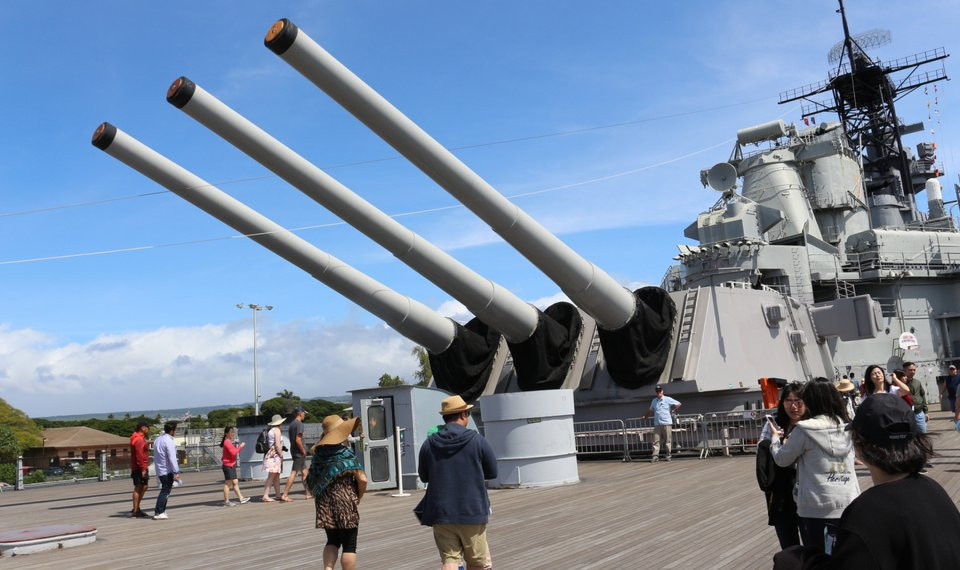 Tới năm 1989, thiết giáp hạm này lại một lần nữa ra khơi, tham gia chiến tranh vùng Vịnh và nội chiến Lebanon. Vào năm 2001, con tàu cuối cùng đã bị loại biên và biến thành một viện bảo tàng nổi. Nguồn ảnh: Pinterest.