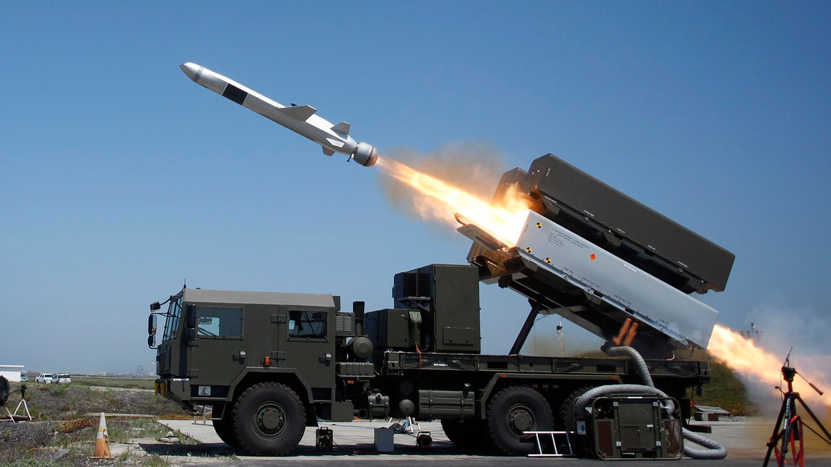 Do là phiên bản mới nên đạn tên lửa Onyx của Bastion, được đánh giá có những tính năng ưu việt hơn tên lửa thế hệ 5 NSM, do Na Uy sản xuất đang được NATO triển khai tại Ba Lan.