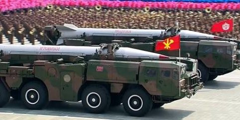 Ai Cập là khách hàng nước ngoài đầu tiên của tên lửa đạn đạo của Triều Tiên, khi họ mua Hwasong-5, Hwasong-6 và Rodong-1; những hợp đồng đầu tiên được cho là đã được ký kết vào năm 1981. Các lớp tên lửa đạn đạo của Triều Tiên đã cung cấp cho Ai Cập khả năng tấn công tầm xa, mà Ai Cập không có.