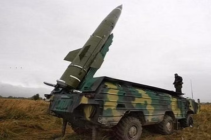 Syria là khách hàng lớn của tên lửa chiến thuật Triều Tiên và là khách hàng duy nhất đang sở hữu tên lửa tầm ngắn, sử dụng nhiên liệu rắn KN-02; đây cũng là vũ khí mà Syria sẽ sử dụng cuối cùng, trong một cuộc chiến với Israel.