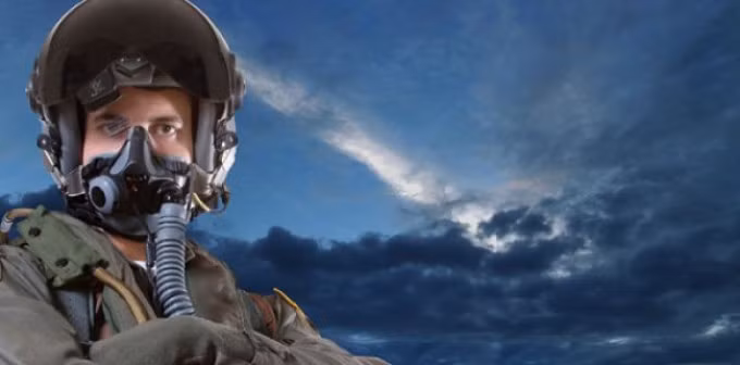 Những chiếc A-10 cũng được trang bị vũ khí, hệ thống điện tử hàng không và cảm biến mới. Những chiếc A-10 gần đây đã bắt đầu được trang bị phiên bản cải tiến mới của Hệ thống hiển thị gắn trên mũ bay Thales Visionix.