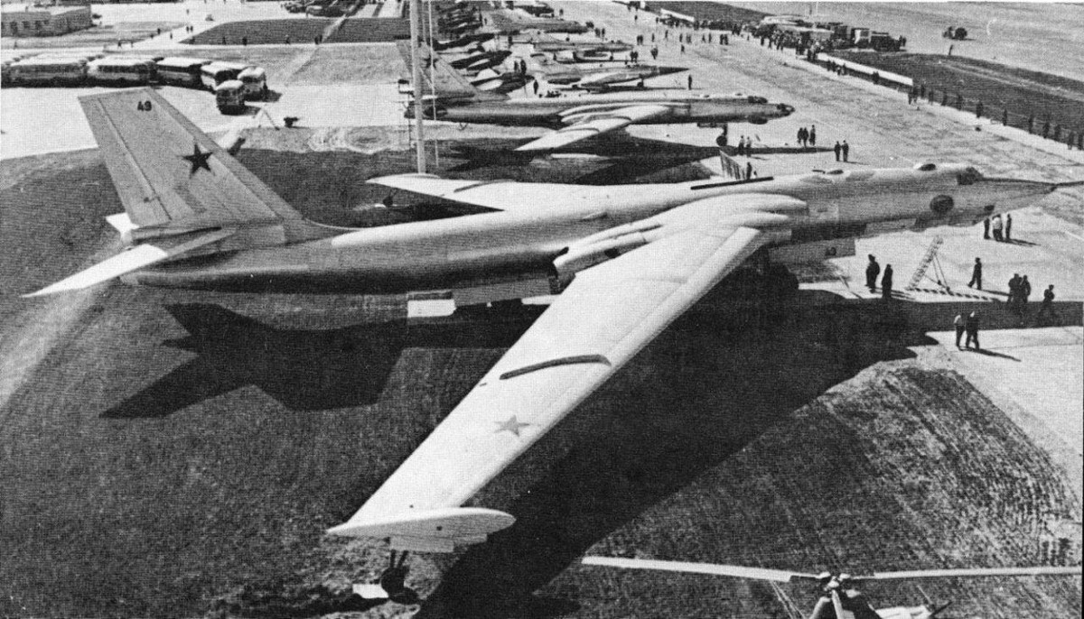 Theo các chuyên gia quân sự của tạp chí National Interest, việc Liên Xô trình diễn loại máy bay phản lực đầu tiên của mình có thể được coi là sự khởi đầu của một cuộc chạy đua vũ trang.