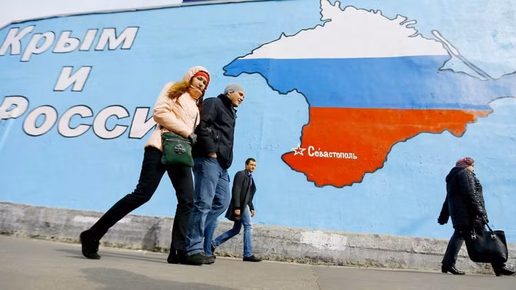 Tuy nhiên, vấn đề chính gây tranh cãi vẫn là tình trạng của bán đảo Crimea, vùng đất mà Nga đã sáp nhập vào năm 2014 từ Ukraine. Crimea được Liên hợp quốc và phần lớn các quốc gia vẫn công nhận là một phần của Ukraine.