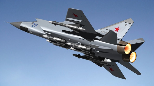 Các phiên bản MiG-31 đầu tiên, cũng được trang bị một pháo hàng không 30mm, nhưng thiết kế này nhanh chóng bị xóa, khi người ta xác định rằng, các tính năng bổ sung như vậy là không cần thiết, trên một máy bay đánh chặn tầm xa.