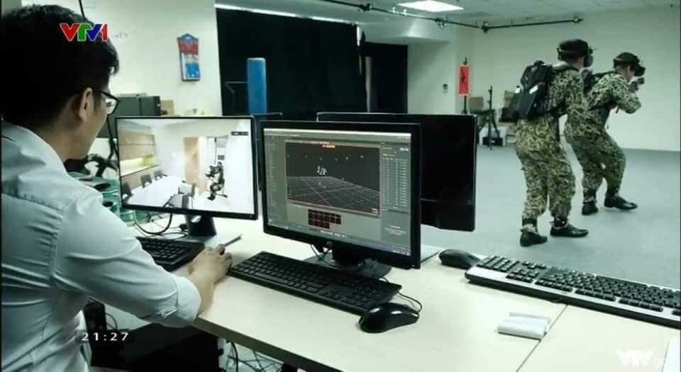 Có thể nói, Tập đoàn Viettel đã áp dụng những công nghệ tiên tiến hàng đầu thế giới vào huấn luyện chiến đấu thực tế dành cho quân đội. Giúp cho tiết kiệm ngân sách rất lớn cũng như gia tăng khả năng chiến đấu sát thực tế chiến trường cho binh sĩ. Ảnh: Huấn luyện tác chiến không gian hẹp dành cho chiến sĩ đặc công. Nguồn ảnh: QPVN.