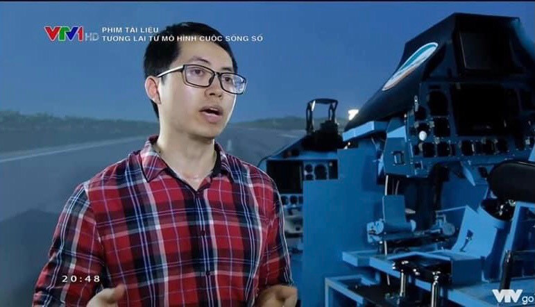 Cùng với việc phát triển kinh tế, tập đoàn Viettel cũng vô cùng chú trọng trong việc xây dựng các tổ hợp vũ khí cực kỳ hiện đại phục vụ nhu cầu sẵn sàng chiến đấu của quân đội. Trong đó nổi bật có việc Viettel đã ứng dụng công nghệ thực tế ảo vào nhiều loại hình huấn luyện khắp toàn quân. Ảnh: Hệ thống mô phỏng huấn luyện máy bay Su-30 của Quân đội Việt Nam.