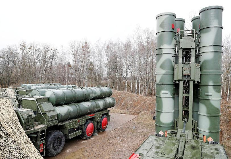 Hệ thống S-400 được đưa vào trang bị trong quân đội Nga từ năm 2007 và chịu trách nhiệm chính trong việc bảo vệ không phận thủ đô Moscow khỏi các mối đe dọa đường không.