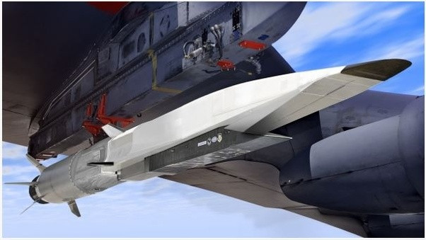 Không chịu đứng ngoài cuộc đua, Nhật Bản với tiềm lực công nghệ của họ, đang tìm cách phát triển và triển khai vũ khí siêu thanh với đầu đạn đặc biệt, có thể xuyên thủng boong tàu sân bay - và rõ ràng đây là tàu sân bay Trung Quốc, những tàu này có thể đe dọa vùng biển xung quanh các đảo của Nhật Bản. 