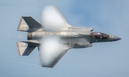 Nếu Thụy Sĩ có yêu cầu, F-35 có thể tích hợp tên lửa Meteor của châu Âu; mặc dù tên lửa không đối không tầm xa tiêu chuẩn của F-35 là AIM-120D, có tầm bắn ngắn hơn nhiều.