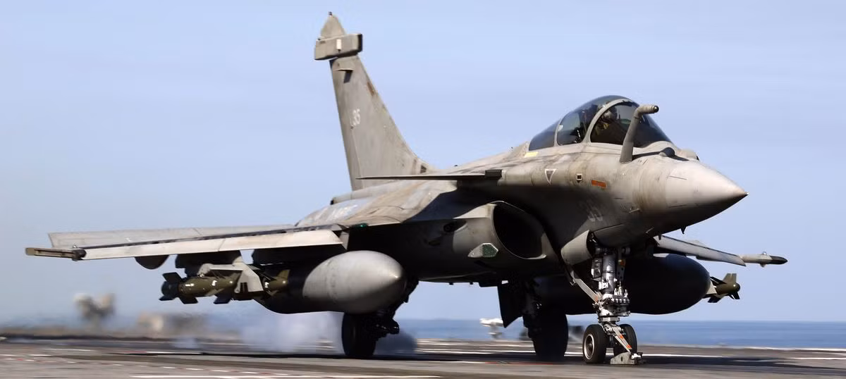 Mặc dù Rafale đã giành được hợp đồng ở Hy Lạp và Croatia, nhưng cả hai đều mua Rafale cũ đã qua sử dụng và được Pháp cung cấp một số tiêm kích Rafale cũ “miễn phí”.