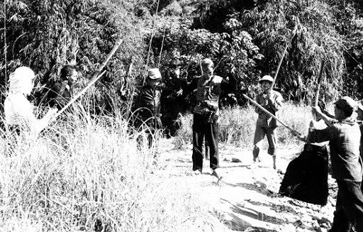 Còn thảm hơn toán CASTOR, cả toán ECHO 3 người này đều bị bắt ngay ngày hôm sau. CIA cũng không biết là toán ECHO đã bị bắt và 12 ngày sau lại gửi toán thứ ba, mật danh DIDO, gồm 4 tên là người dân thiểu số Thái Ðen, vào Lai Châu. Lần này, phi công của chiếc máy may C-47 vẫn là Nguyễn Cao Kỳ.