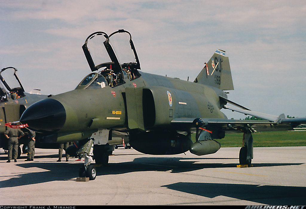 F-4E là phiên bản hiện đại hóa sâu rộng của thiết kế F-4 ban đầu, và những cải tiến trong thiết kế của nó, dựa trên kinh nghiệm chiến đấu của Không quân Mỹ, trong cuộc chiến trên bầu trời Miền Bắc Việt Nam; trong đó tiêm kích F-4 phải đối mặt với những chiến đấu cơ hàng đầu của Liên Xô, là MiG-21.