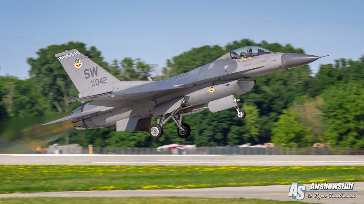 Do đó, để có thể loại bỏ đi F-16 thì người Mỹ cần phải tiếp tục hoàn thiện mẫu tiêm kích tàng hình thế hệ 5 F-35 để biến nó trở thành một mẫu tiêm kích đáng tin cậy và xứng đáng thay thế F-16.