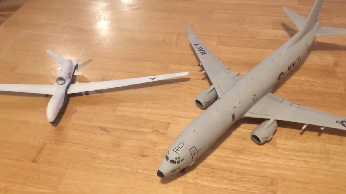 Tuy nhiên, chiếc P-8 Poseidon không thể có mặt ở mọi nơi vì có kích thước lớn, bay ở độ cao thấp hơn so với MQ-4C Triton nên có khả năng dễ bị phát hiện hoặc bị tấn công.