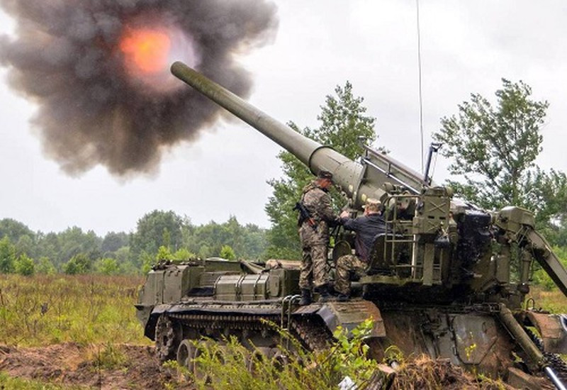 Việc thiết kế các đạn hạt nhân cỡ nhỏ có cỡ nòng 280-420mm và sau đó là cỡ nòng 152-203mm đã cung cấp một lý do khác cho việc sử dụng pháo phản lực. Việc chế tạo các loại đạn chính xác đã làm tăng hỏa lực của pháo binh. Do đó, các công nghệ hiện đại tạo ra các loại đạn nhỏ hiệu quả và cỡ nòng của chúng không vượt quá 203-210 mm.