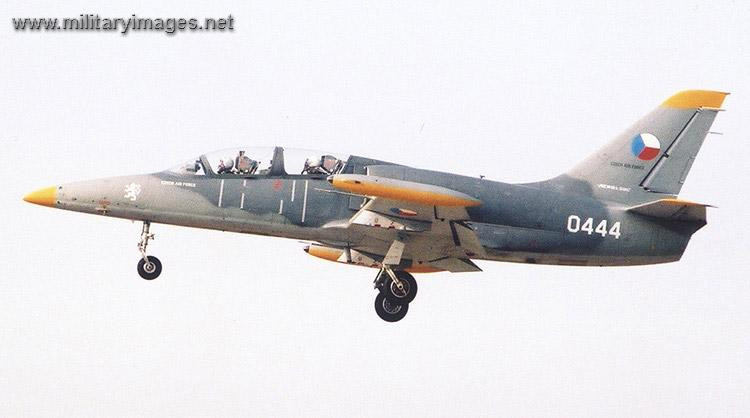 Kết quả là Tiệp Khắc cũ gần như không có vũ khí. Không quân Séc hiện có là hàng chục máy bay chiến đấu Saab của Thụy Điển và vài chục máy bay cường kích hạng nhẹ L-39 dùng để huấn luyện chiến đấu. Slovakia có 10 máy bay chiến đấu MiG-29 kế thừa từ Liên Xô, trong đó chỉ có 4 chiếc trong trạng thái sẵn sàng chiến đấu.