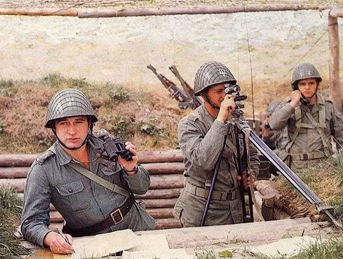 Cuối cùng là Quân đội Nhân dân Ba Lan, đây là lực lượng lớn nhất trong OVD sau Liên Xô. Ba Lan có một sư đoàn không quân và một sư đoàn thủy quân lục chiến. Quân số của lực lượng vũ trang Ba Lan trong thời bình lên tới 300 nghìn người, trong trường hợp có chiến tranh sẽ tăng lên 650 nghìn người.