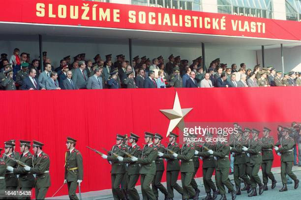 Cường quốc quân sự của khối Warsaw tiếp theo, phải kể tới Tiệp Khắc. Tính đến cuối những năm 1980, Quân đội Nhân dân Tiệp Khắc có quân số hơn 200.000 quân. Quân khu phía Tây được tập trung quân mạnh hơn, trong trường hợp chiến tranh sẽ đủ sức để chống lại các đơn vị tấn công của NATO.