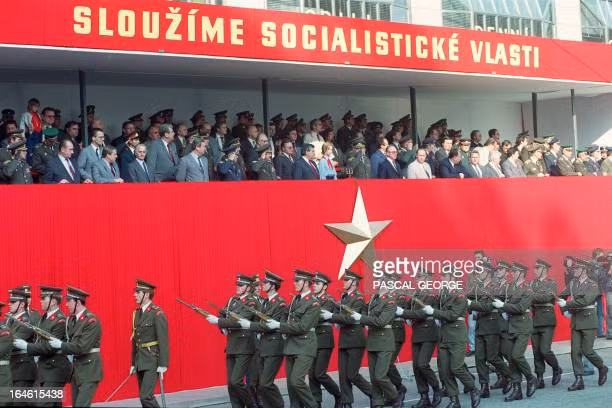 Cường quốc quân sự của khối Warsaw tiếp theo, phải kể tới Tiệp Khắc. Tính đến cuối những năm 1980, Quân đội Nhân dân Tiệp Khắc có quân số hơn 200.000 quân. Quân khu phía Tây được tập trung quân mạnh hơn, trong trường hợp chiến tranh sẽ đủ sức để chống lại các đơn vị tấn công của NATO.