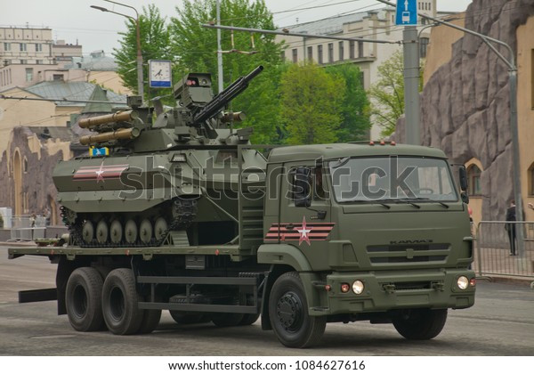 Theo thông tin, robot Uran-9 là một phương tiện chiến đấu không người lái mặt đất (UCGV), hệ thống gồm phương tiện chiến đấu được điều khiển từ xa, các đài chỉ huy và phương tiện vận chuyển. Riêng phương tiện chiến đấu có trọng lượng từ 10-12 tấn.