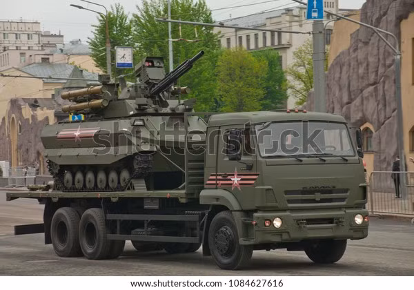 Theo thông tin, robot Uran-9 là một phương tiện chiến đấu không người lái mặt đất (UCGV), hệ thống gồm phương tiện chiến đấu được điều khiển từ xa, các đài chỉ huy và phương tiện vận chuyển. Riêng phương tiện chiến đấu có trọng lượng từ 10-12 tấn.