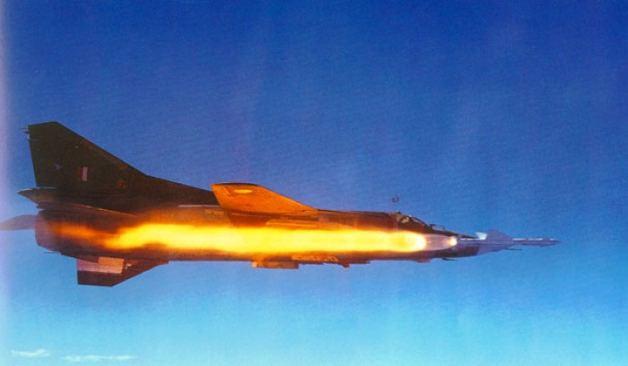 Trong cuộc chiến 6 ngày với Israel (đất nước còn phải chiến đấu với Ai Cập, Jordan, Iraq và Lebanon), thì 2/3 lực lượng không quân của Syria đã bị tiêu diệt trên bộ vào ngày đầu tiên. Phần còn lại của không quân Syria đã không thể tham gia cuộc chiến đó. 