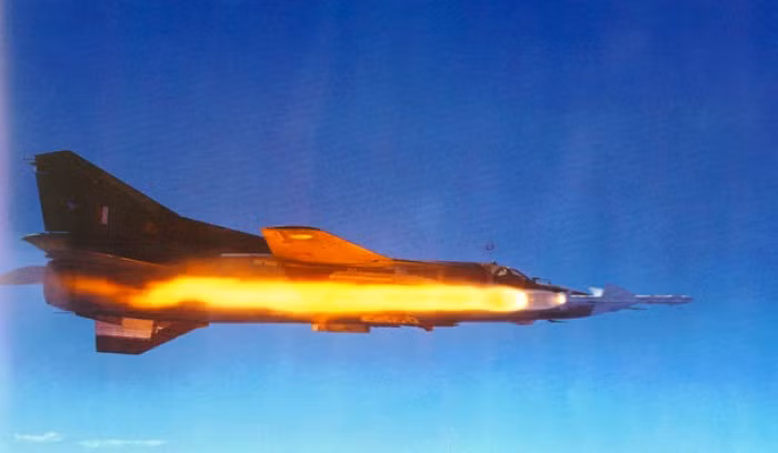 Trong cuộc chiến 6 ngày với Israel (đất nước còn phải chiến đấu với Ai Cập, Jordan, Iraq và Lebanon), thì 2/3 lực lượng không quân của Syria đã bị tiêu diệt trên bộ vào ngày đầu tiên. Phần còn lại của không quân Syria đã không thể tham gia cuộc chiến đó. 