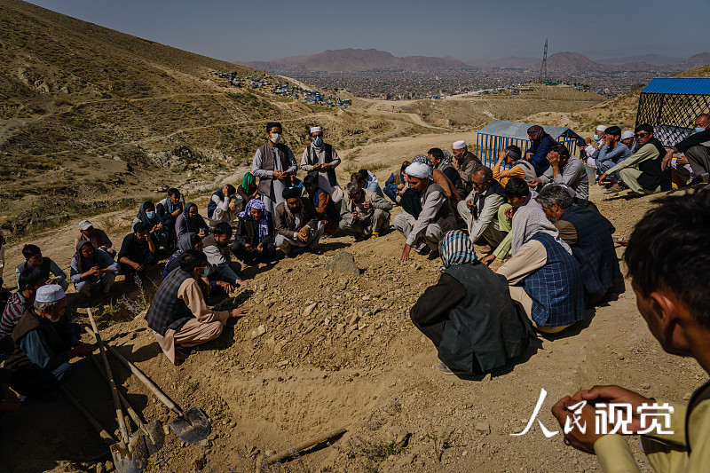 Đồng thời, các quan chức tình báo Mỹ nói với phóng viên tờ New York Times rằng, việc quân đội Mỹ rút khỏi Afghanistan sẽ khiến nhiều người địa phương, làm nhiệm vụ cung cấp thông tin “giữ im lặng”. Đây là điều khó khăn, mà cơ quan tình báo Mỹ khó có thể khắc phục.