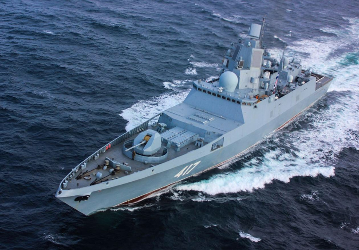 Trong khi đó, những cơ sở đóng tàu chiến mặt nước tốt nhất của Liên Xô trước đây đều được đặt trên lãnh thổ Ukraine. Và với tình trạng quan hệ ngoại giao Nga - Ukraine không hề tốt đẹp gì, thì việc hợp tác cùng với Ukraine để đóng tàu chiến mới là điều gần như không thể đối với Nga hiện nay.