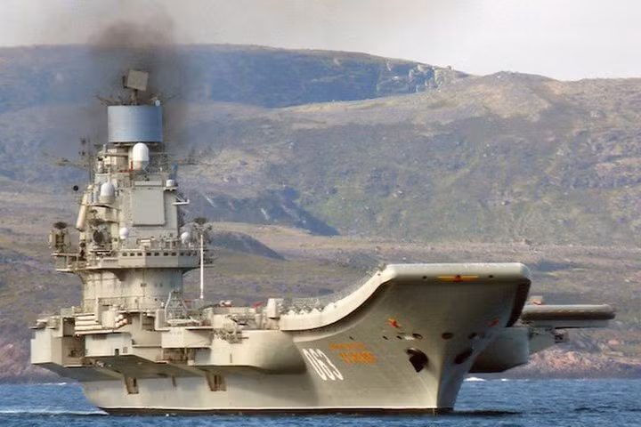 Những lí do đó khiến cho Hải quân Nga hậu Xô Viết vừa bị sụt giảm quy mô lực lượng một cách trầm trọng trong khi ngành công nghiệp tàu chiến bị chảy máu chất xám rất nhiều bởi việc nước ngoài chớp lấy thời cơ mua lại những công nghệ hàng đầu này.