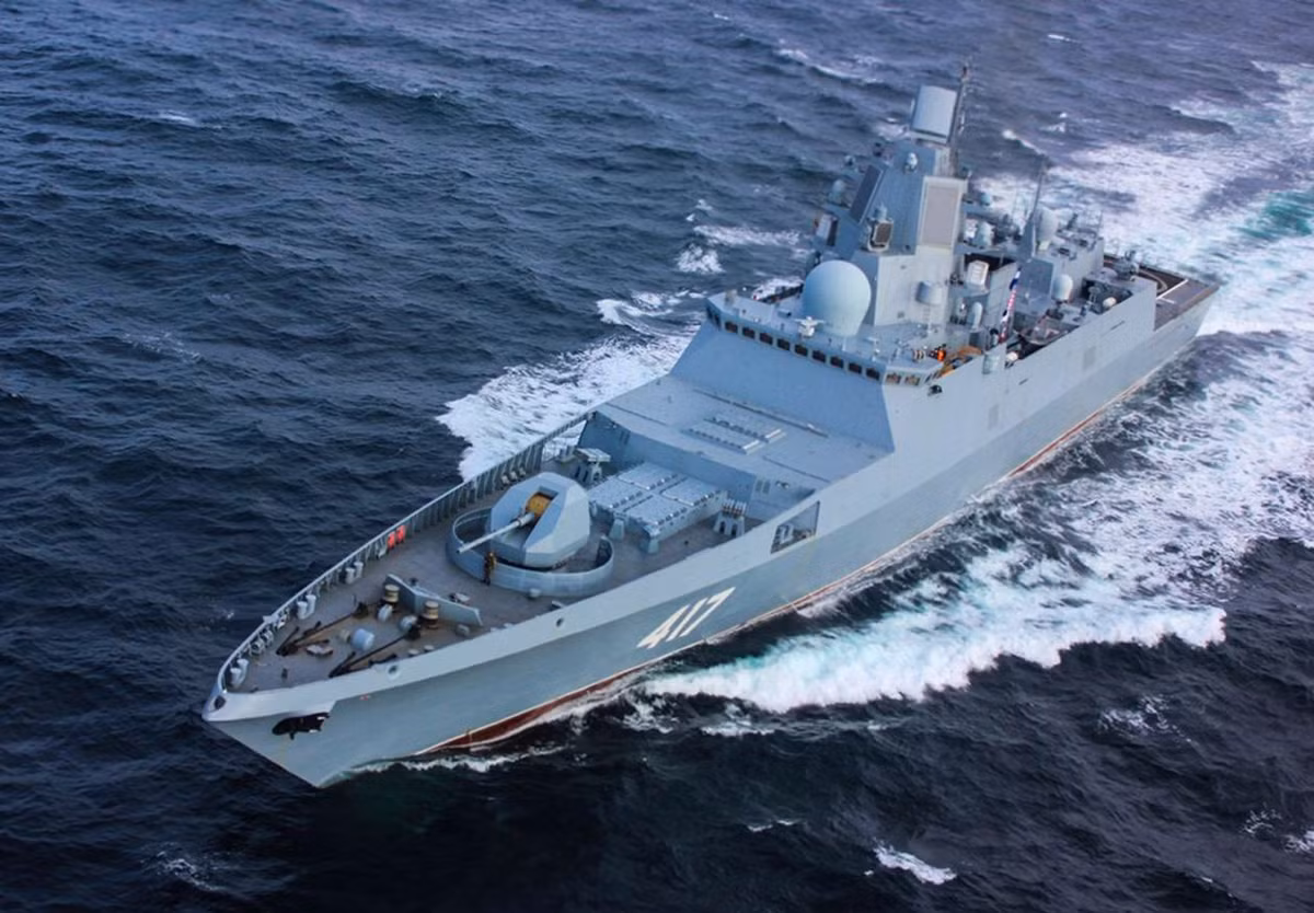 Trong khi đó, những cơ sở đóng tàu chiến mặt nước tốt nhất của Liên Xô trước đây đều được đặt trên lãnh thổ Ukraine. Và với tình trạng quan hệ ngoại giao Nga - Ukraine không hề tốt đẹp gì, thì việc hợp tác cùng với Ukraine để đóng tàu chiến mới là điều gần như không thể đối với Nga hiện nay.