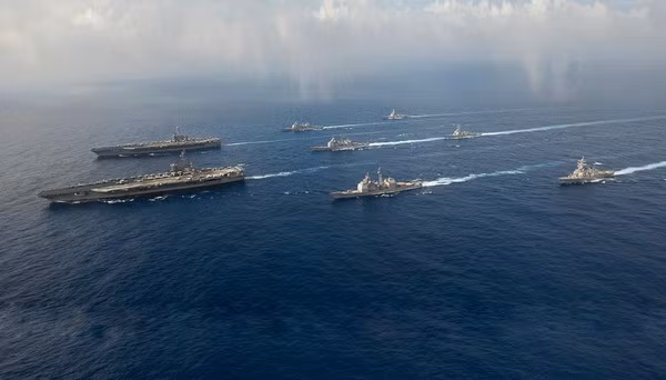 Với những căn cứ nổi di động trên biển như vậy, Quân đội Mỹ không cần triển khai máy bay chiến đấu từ các căn cứ quân sự trong nước, hoặc thậm chí ở nước ngoài; mà chỉ cần đưa một tàu sân bay với các máy bay chiến đấu trên đó, là có thể sẵn sàng xuất kích ngay lập tức.