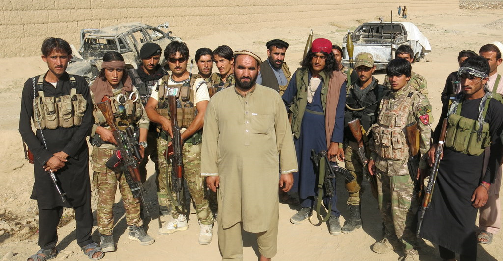 Tuy nhiên, trước khi bị đánh bại tại Iraq và Syria, nhóm IS trung tâm đã thành lập hoặc hợp tác một số chi nhánh liên kết, nổi bật nhất là ở Tây Phi, Yemen và Afghanistan. Nhóm IS tại Afghanistan đã tự mô tả mình là "tỉnh Khorasan", hay ISIS-K, theo tên một khu vực lịch sử, bao gồm Afghanistan và miền đông Iran.