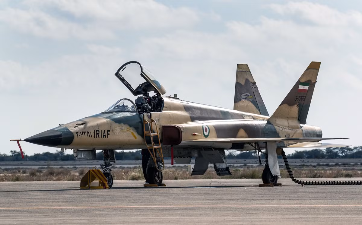 Do vậy, không còn nghi ngờ gì, khi hầu hết các máy bay chiến đấu của Không quân Iran đều đã rất cũ; và nhu cầu về máy bay chiến đấu mới ngày càng tăng với Không quân nước này. Vậy tại sao Iran không tận dụng cơ hội hiện tại, để mua vũ khí mới?