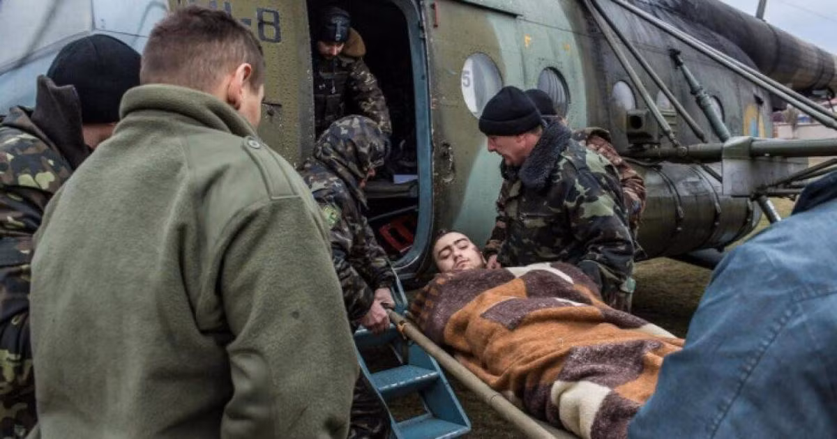 Hai binh sĩ Ukraine đã bị bắn trọng thương vào ngày 5 tháng 4 bởi một tay súng bắn tỉa của Nga gần thành phố tiền tuyến Zolotogo-4 và Avdiyivky, theo một tuyên bố của lực lượng vũ trang Ukraine.