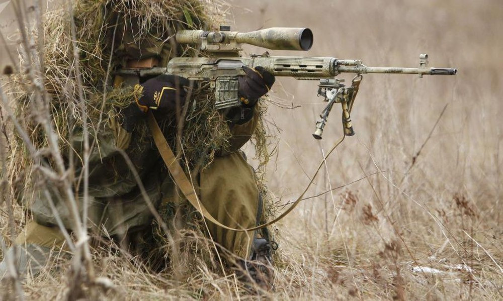 Các đội bắn tỉa được cho là của Nga thành từng nhóm nhỏ và nằm rải rác dọc toàn bộ chiến tuyến. Các đội bắn tỉa này được trang bị và huấn luyện tốt, họ sử dụng các loại súng trường và thiết bị hiện đại.