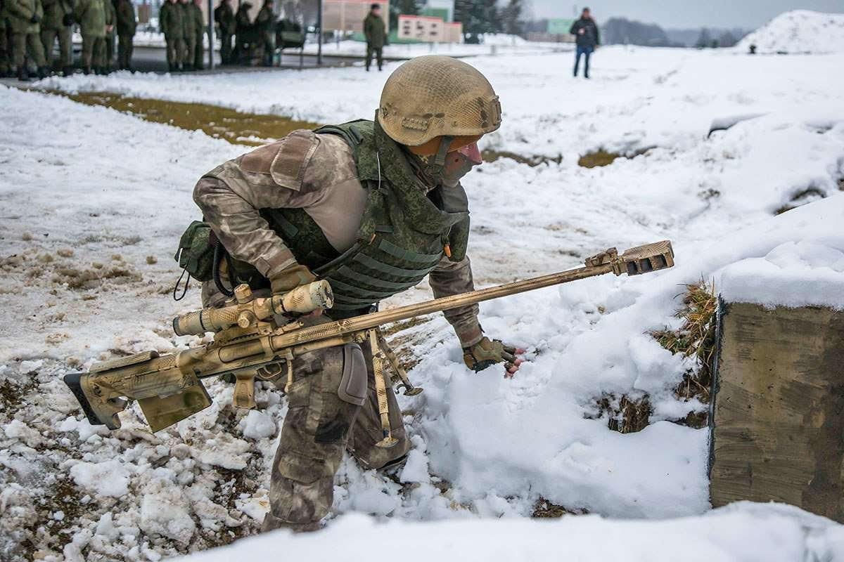 Các nhà phân tích đồng ý rằng, với trang bị của những người lính xuất hiện trên video chứng tỏ, ít nhất họ được hỗ trợ bởi quân đội chính quy và Nga được cho là có khả năng nhất.