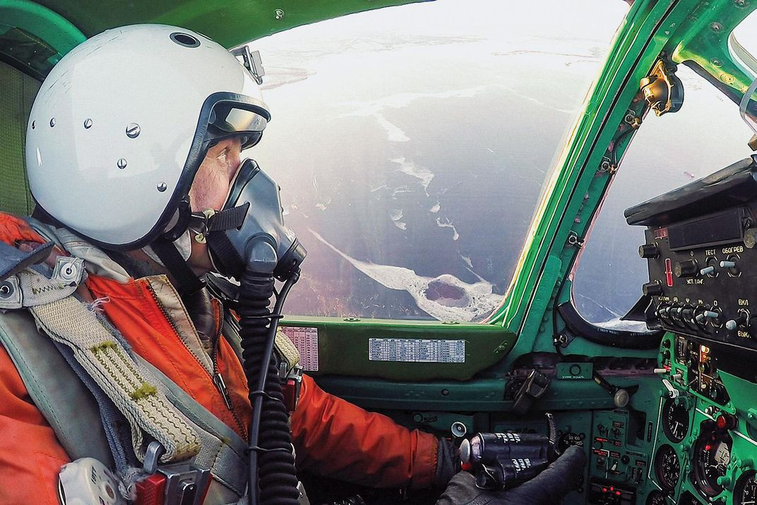 Thiếu tá Mikhail Myagkiy, khi đó 31 tuổi (năm 1983), là phi công lái MiG-31 xuất sắc của Liên Xô (hiện đã nghỉ hưu), là một trong số những người được giao nhiệm vụ thực hiện các vụ đánh chặn trong suốt những năm từ năm 1983 đến năm 1989, ở vùng cực bắc của Liên Xô. Myagkiy tiết lộ đã 14 lần đánh chặn SR-71 "thành công".