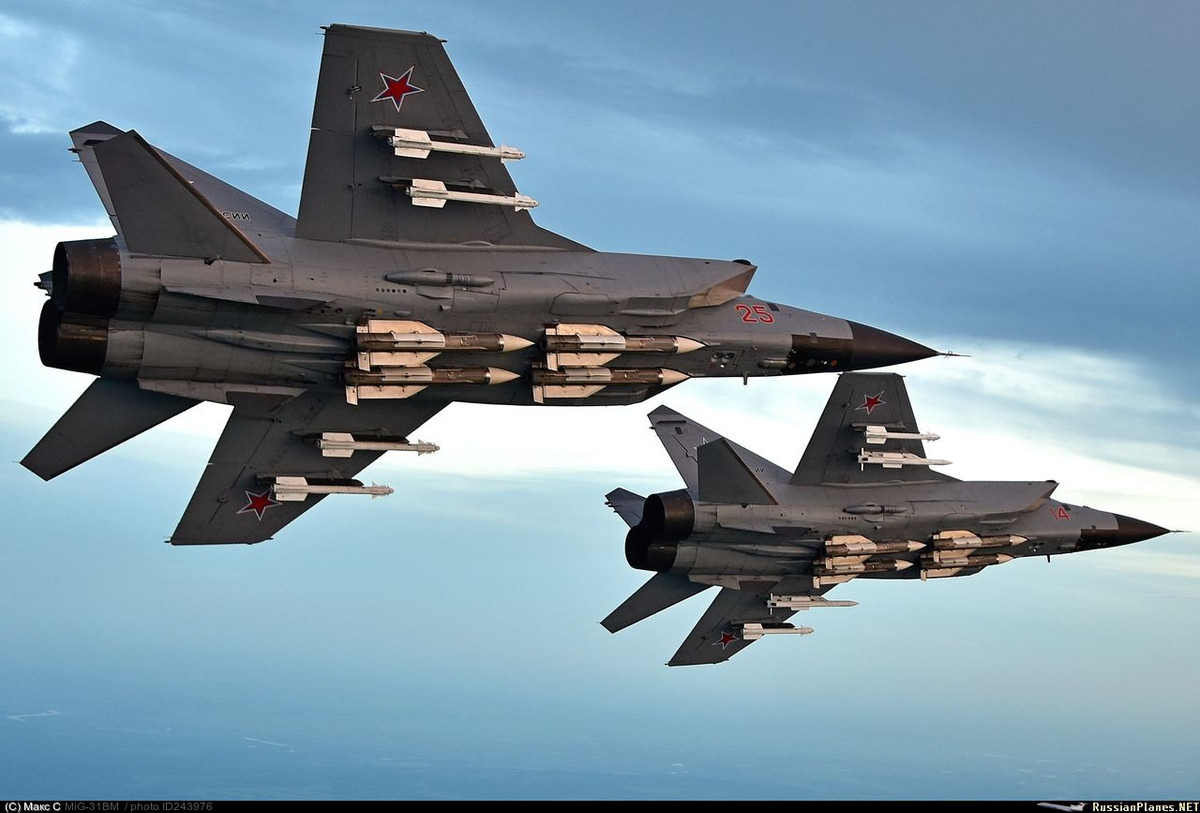 Áp lực cực mạnh mà MiG-31 nhằm vào Blackbird đã có kết quả. Sau vụ 6 máy bay MiG-31 bao vây chiếc SR-71, dẫn đến siêu máy bay gián điệp này đã không bao giờ dám bén mảng tới gần biên giới Liên Xô và 3 năm sau (1989), CIA hủy bỏ chương trình SR-71.