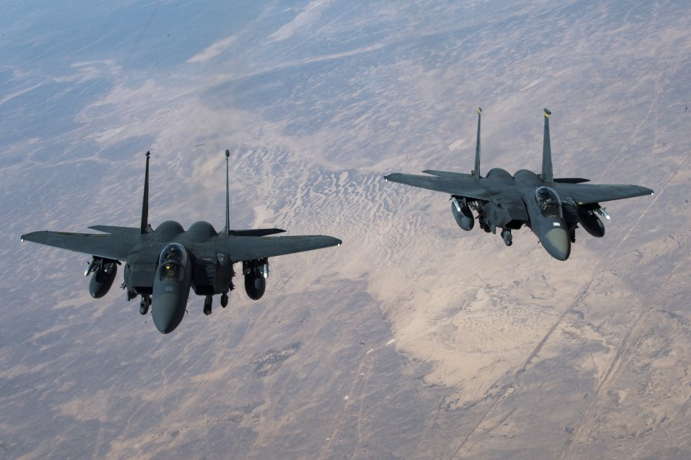 Với quy mô dân số chỉ khoảng 2,78 triệu người, Qatar sẽ khó khăn khi huy động quân số nếu đất nước có tình huống chiến tranh xảy ra. Với tiềm năng kinh tế và mối quan hệ, việc Qatar sở hữu máy bay chiến đấu hiện đại là không hề khó khăn; nhưng việc khai thác và sử dụng hiệu quả như thế nào số máy bay này, mới là vấn đề khó khăn và phức tạp của QAF. Nguồn ảnh: Pinterest.