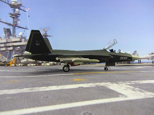 Dự án ban đầu bao gồm công nghệ tàng hình, giúp giảm khả năng hiển thị trong tất cả các phạm vi, điều này đã đạt được do hình dạng đặc biệt của khung máy bay và lớp da tổng hợp với độ phản xạ tín hiệu vô tuyến tối thiểu. Sau bản cập nhật gần đây, các tấm này được bổ sung bởi một lớp phủ hấp thụ radar.